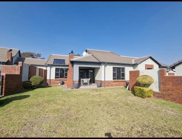 3 BEDROOM SIMPLEX FOR SALE IN AMBERFIELD VALLEY